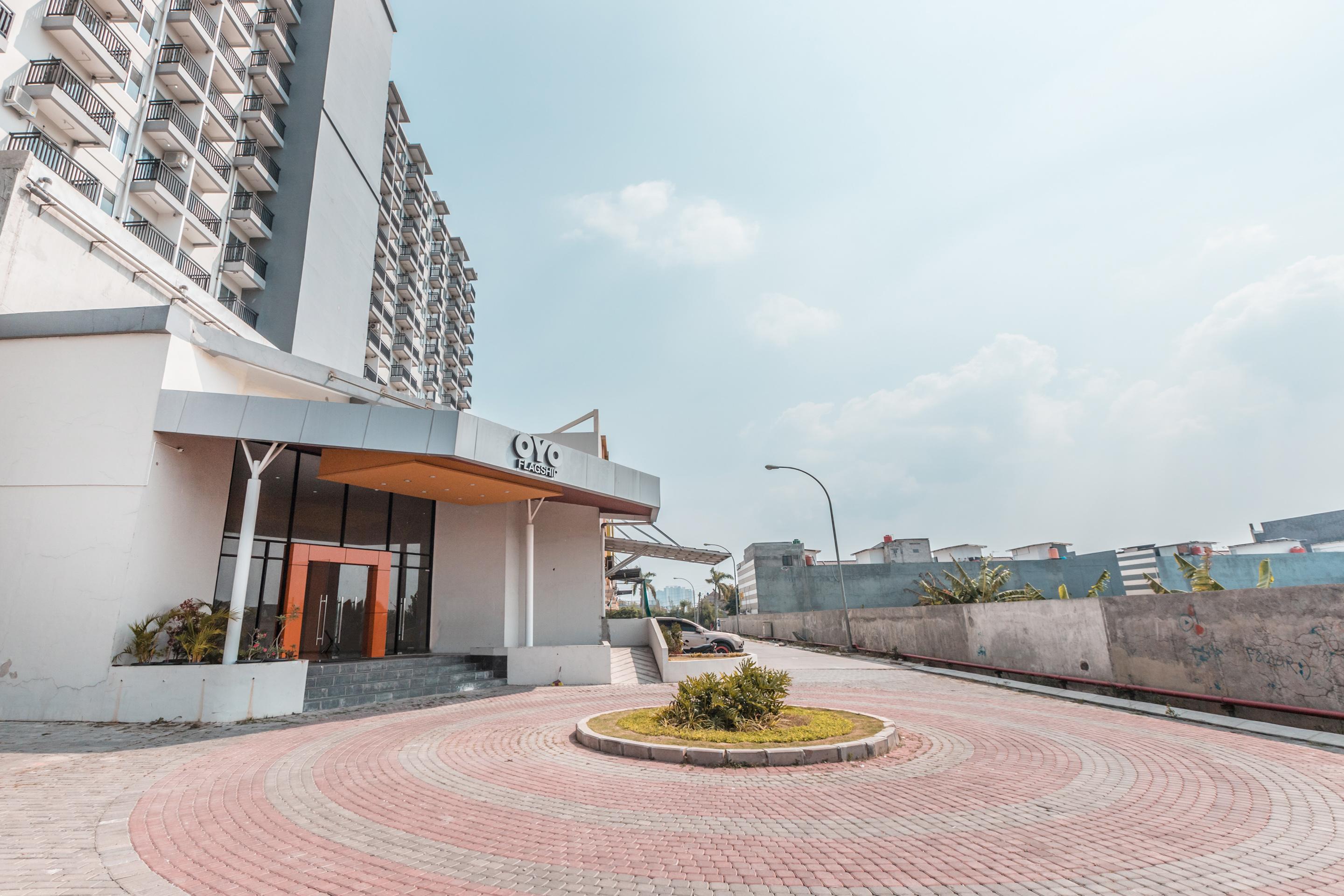 Oyo Flagship 766 Prima Orchard Hotel Bekasi Exterior photo